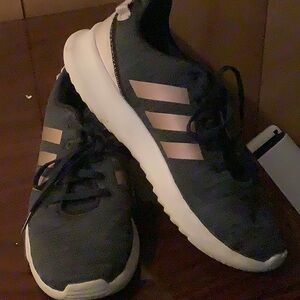 Size 6.5 women’s adidas sneakers great for running cloud foam bottoms